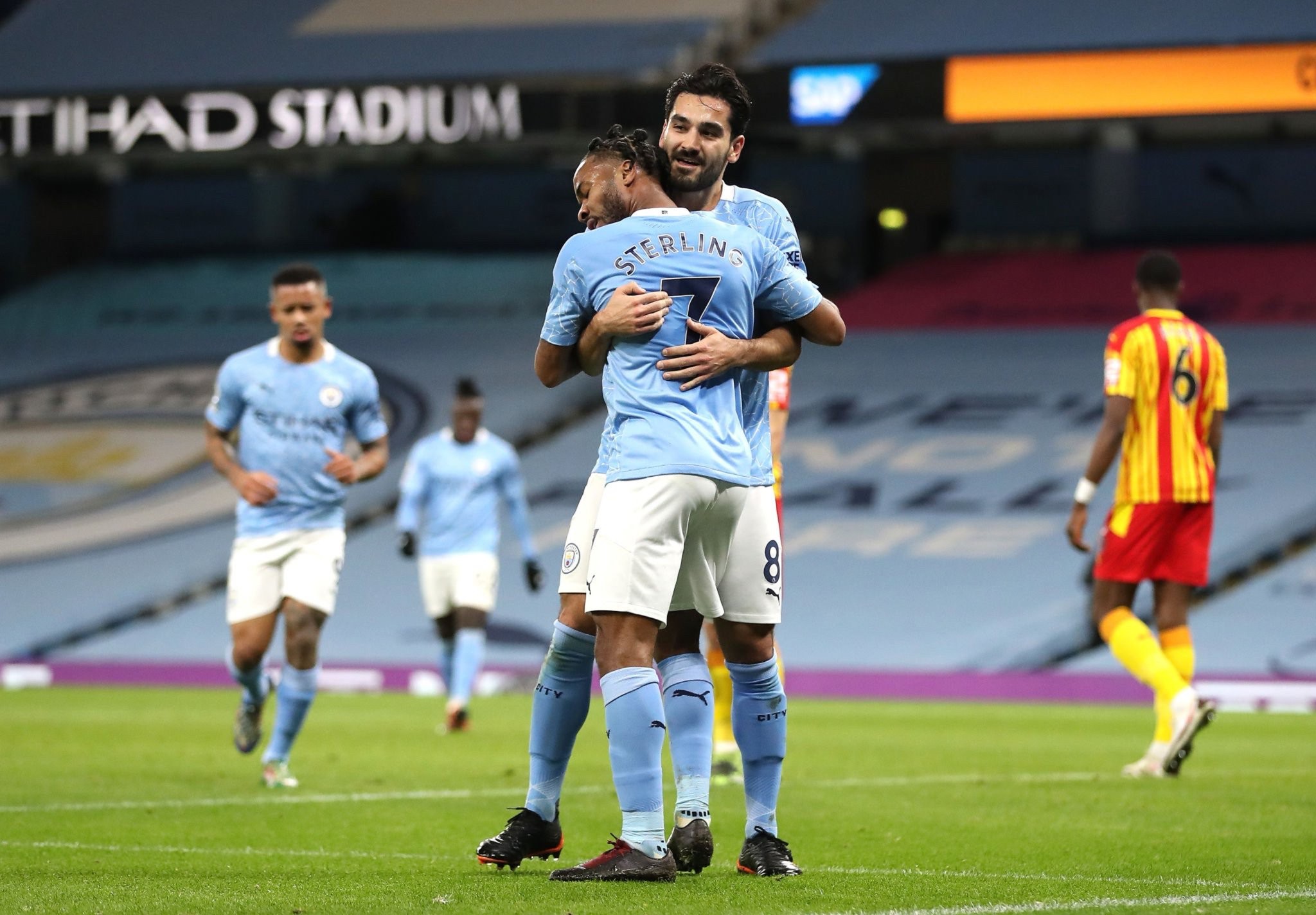 短期政策摇 短期政策摇